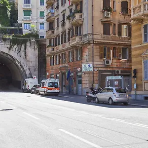 colore-e-stile-nel-centro-di-genova.hotelitalianriviera.com/